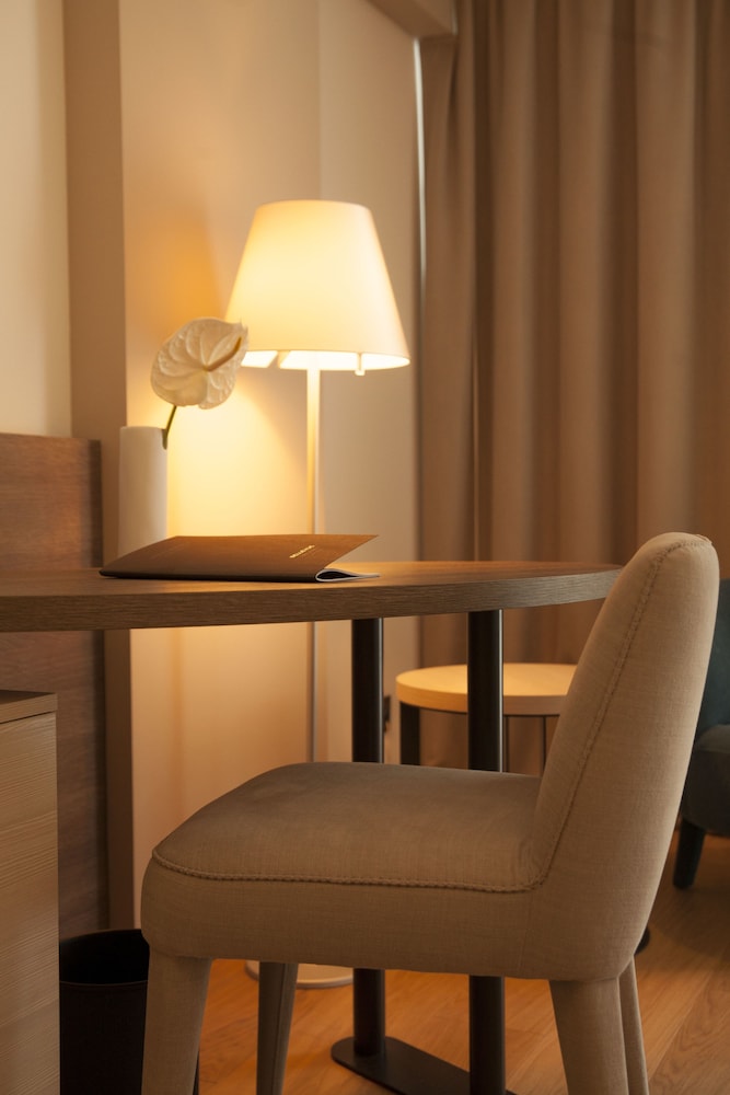 Deluxe Double Room with Balcony photo 3
