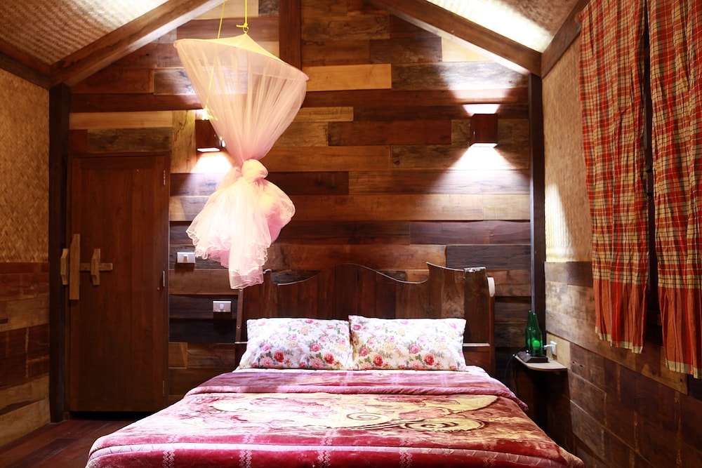 Classic Cabin, 1 Bedroom, Mountain View photo 2