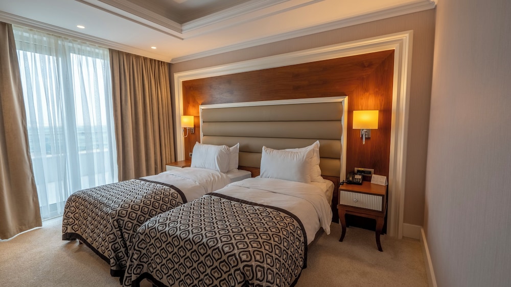 Luxury Condo photo 2