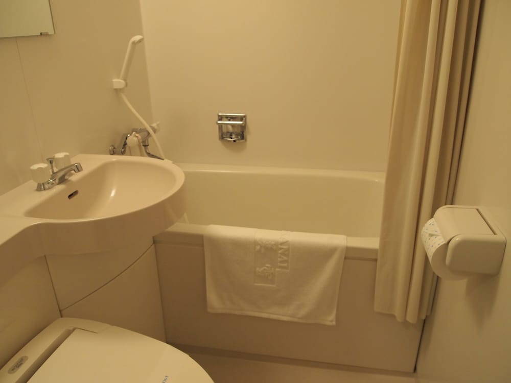 Twin Room, Smoking