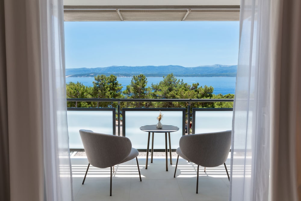 Superior Double or Twin Room, Balcony, Partial Sea View - Photo 5