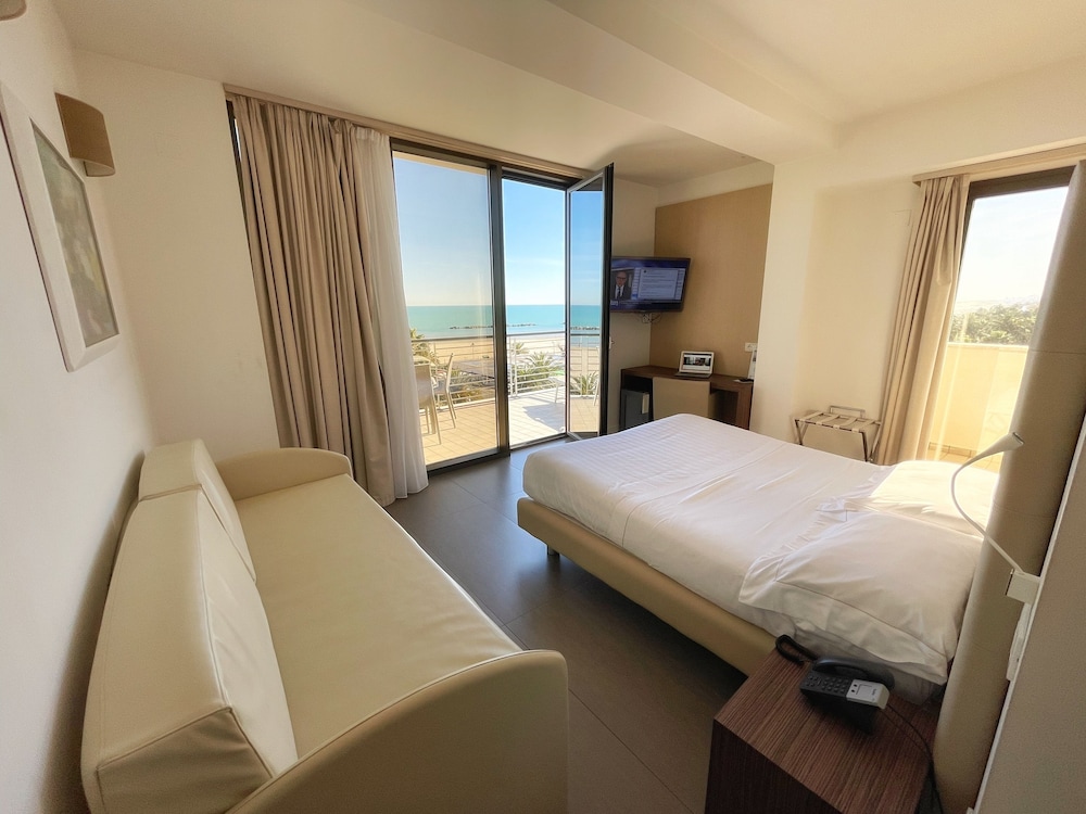 Junior Suite (Small) photo 1