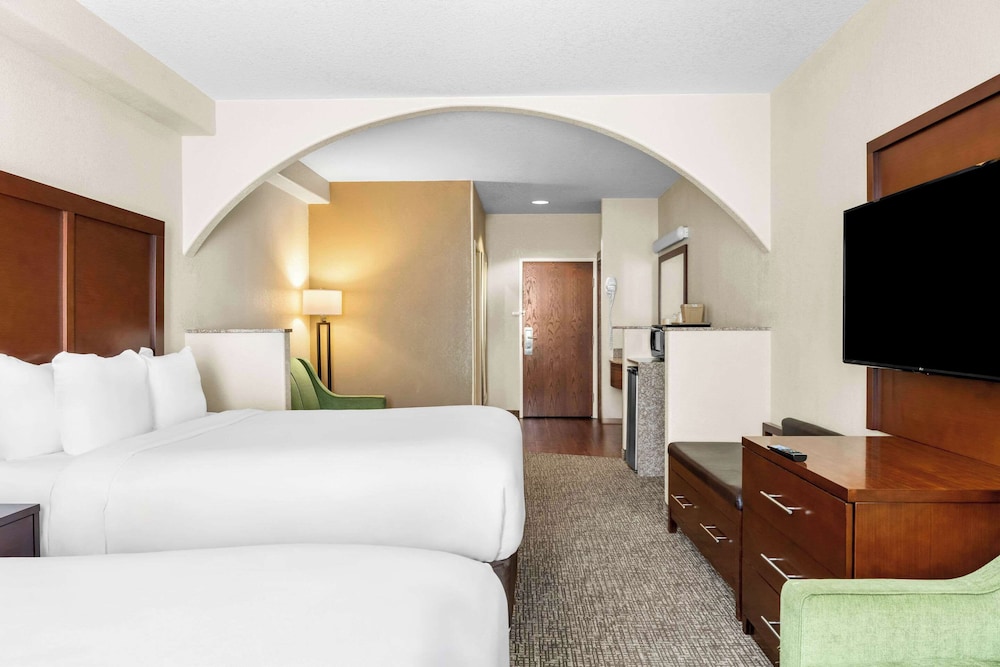Standard Room, 2 Queen Beds, Non Smoking - Photo 1