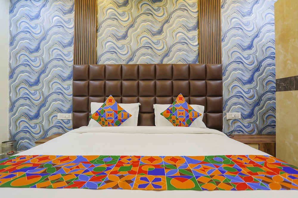 Deluxe Room - Photo 3