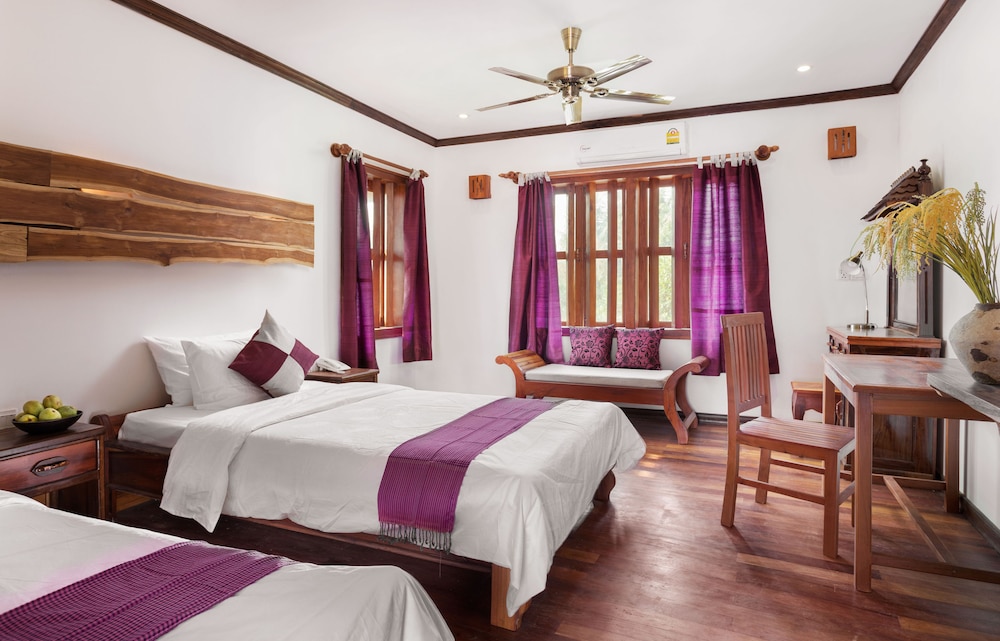 Twin Suite Room with Bathtub