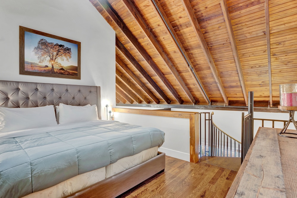 Barn Suite 4 photo 2