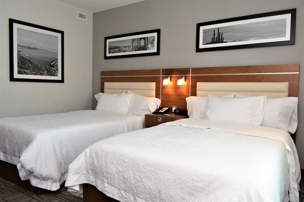Room, 2 Double Beds, Refrigerator photo 3
