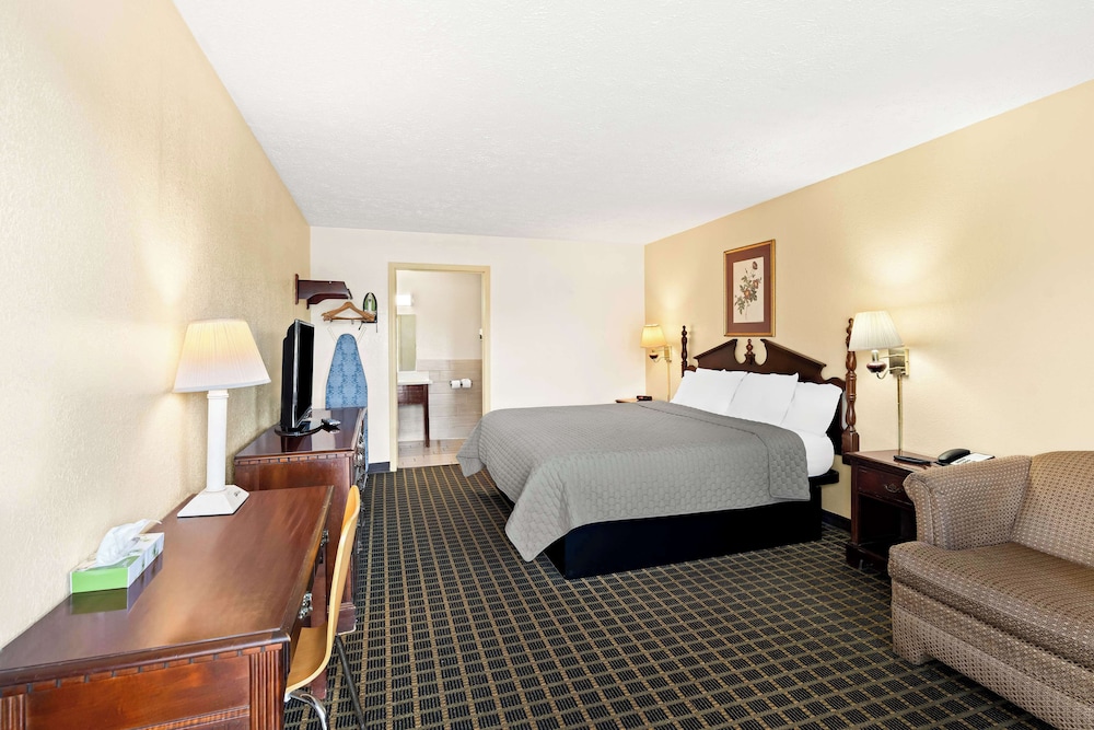 Room, 1 King Bed photo 1