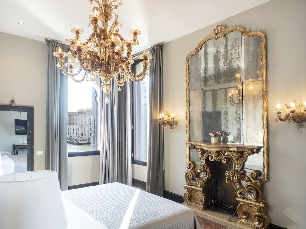 Deluxe Suite, Canal View