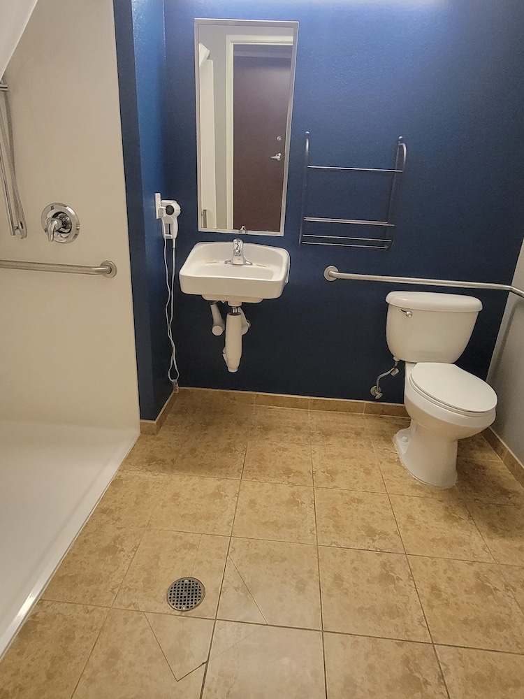 Studio, 1 Queen Bed, Accessible, Non Smoking (Hearing Impaired Accessible) - Photo 6