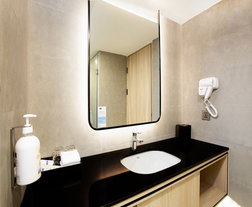 Suite, 1 Queen Bed, Kitchenette (Free Breakfast) photo 2
