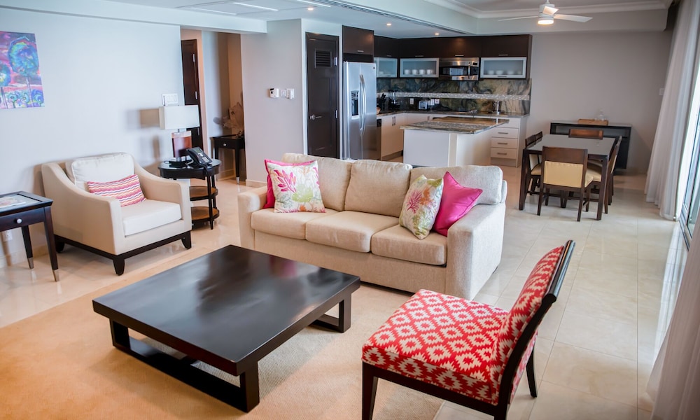 Luxury Penthouse, 2 Bedrooms, Oceanfront