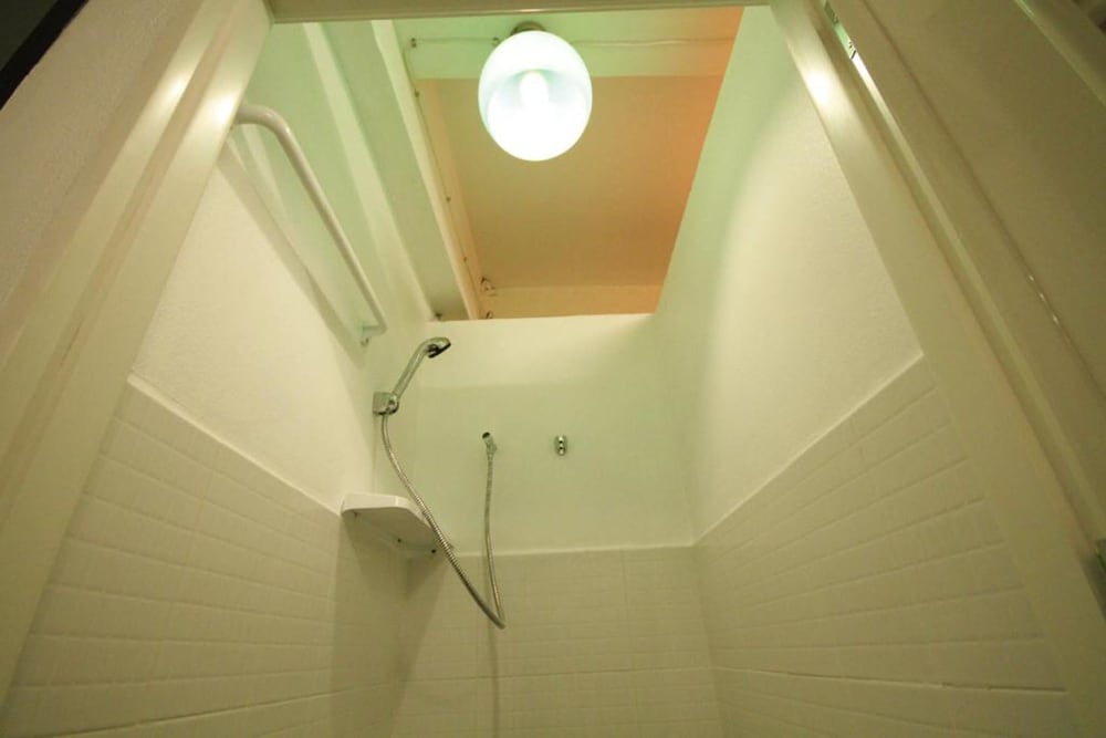 10-Bed Mixed Dormitory Room photo 3