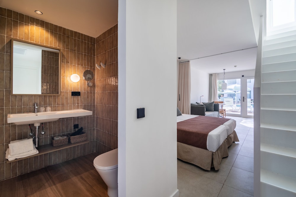 Deluxe Suite, Jetted Tub (Gold - Terrace)