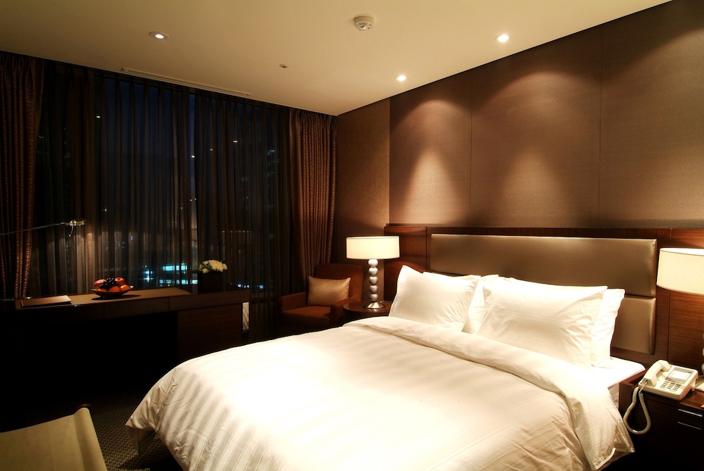 Superior Double Room, City View (Mini Bar Per Stay) - Photo 4