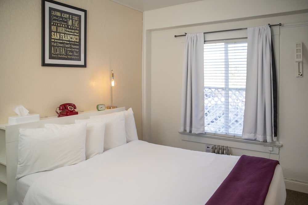 Economy Double Room, Ensuite photo 3