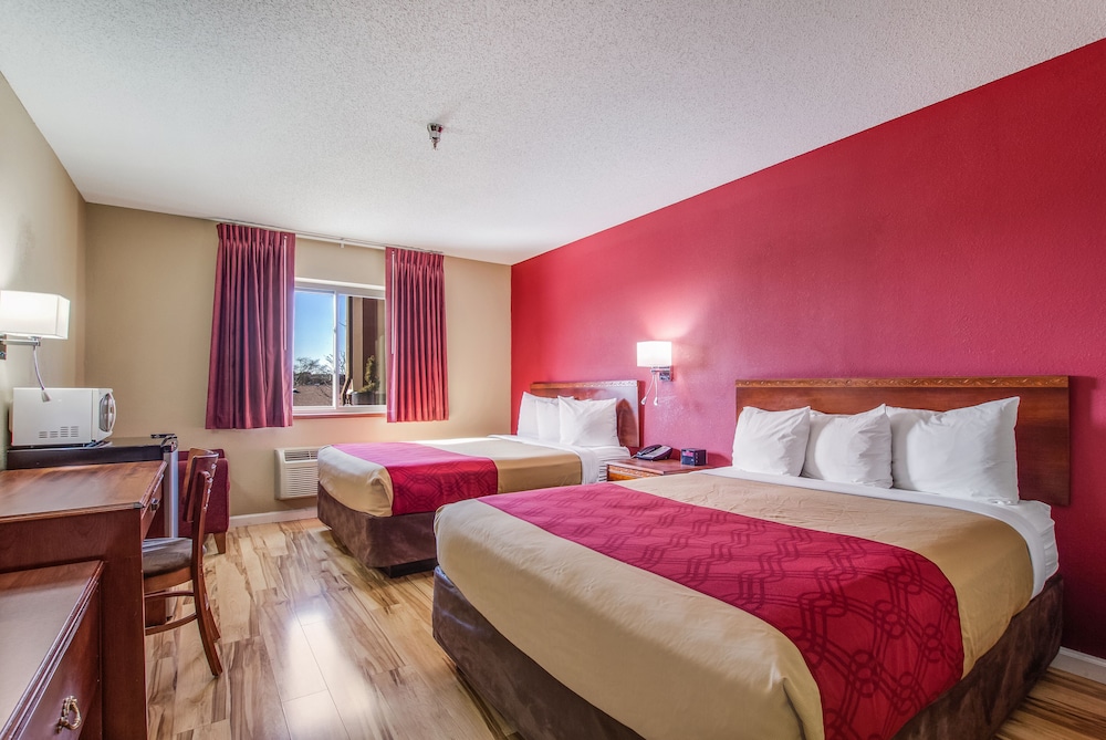 Standard Room, 2 Queen Beds, Non Smoking - Photo 1