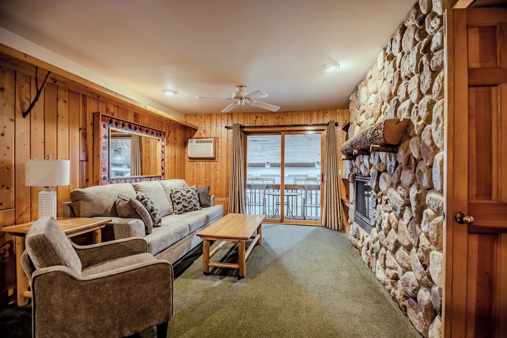 Studio Suite, 1 Bedroom, Non Smoking, Poolside