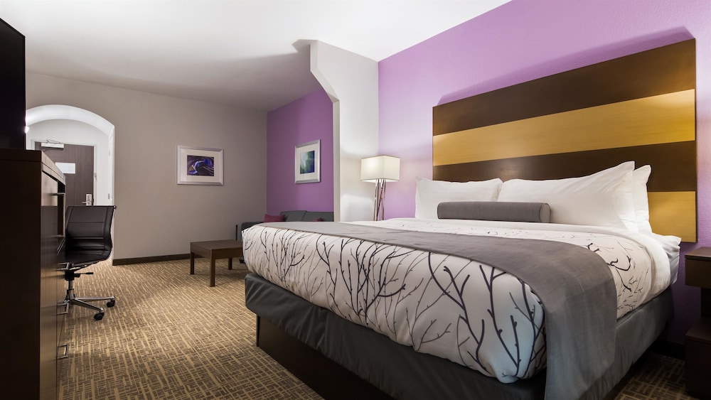 Suite, 1 King Bed, Non Smoking, Refrigerator & Microwave