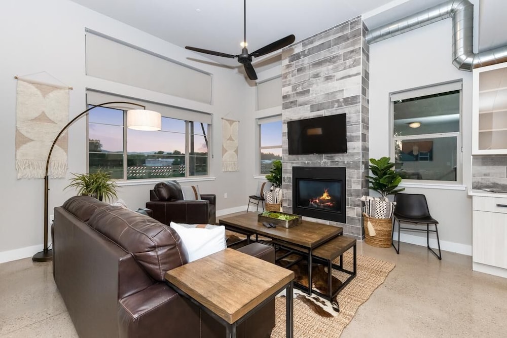 Townhome, Multiple Beds, Mountain View (750 Jerome St. (Unit 6))