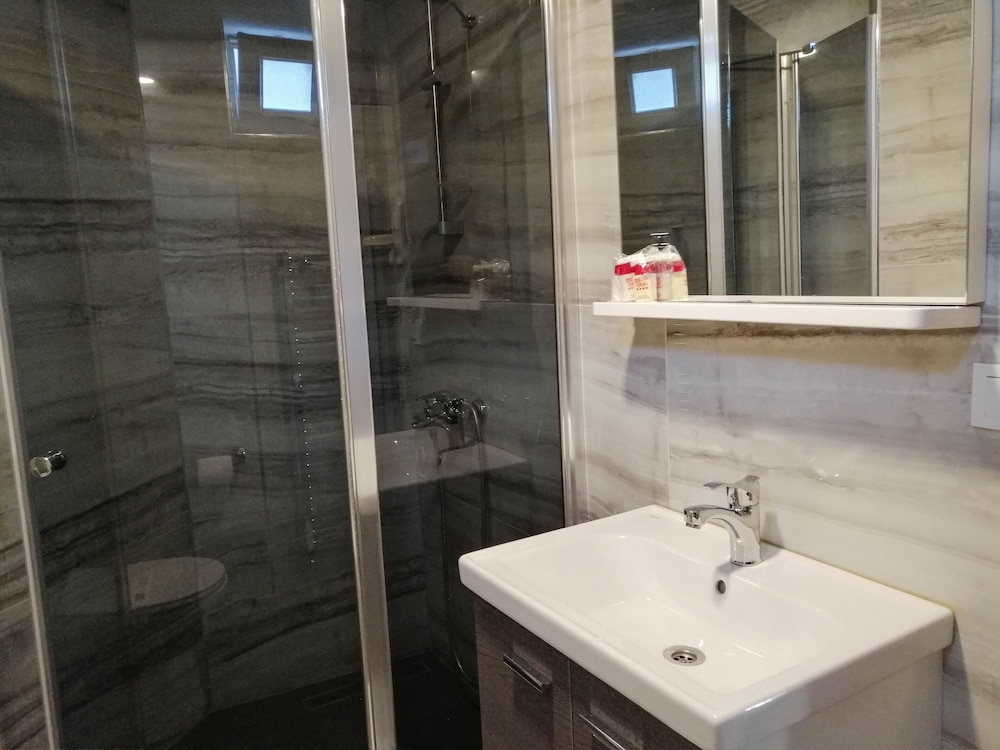 Standard Double Room - Photo 4