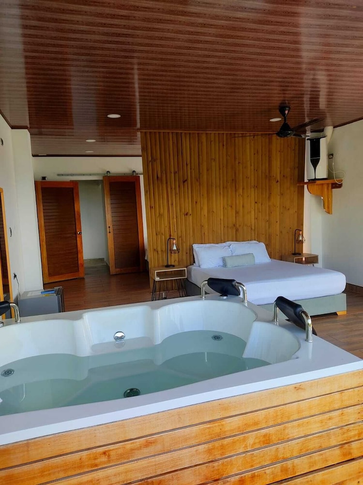 Honeymoon Suite photo 1
