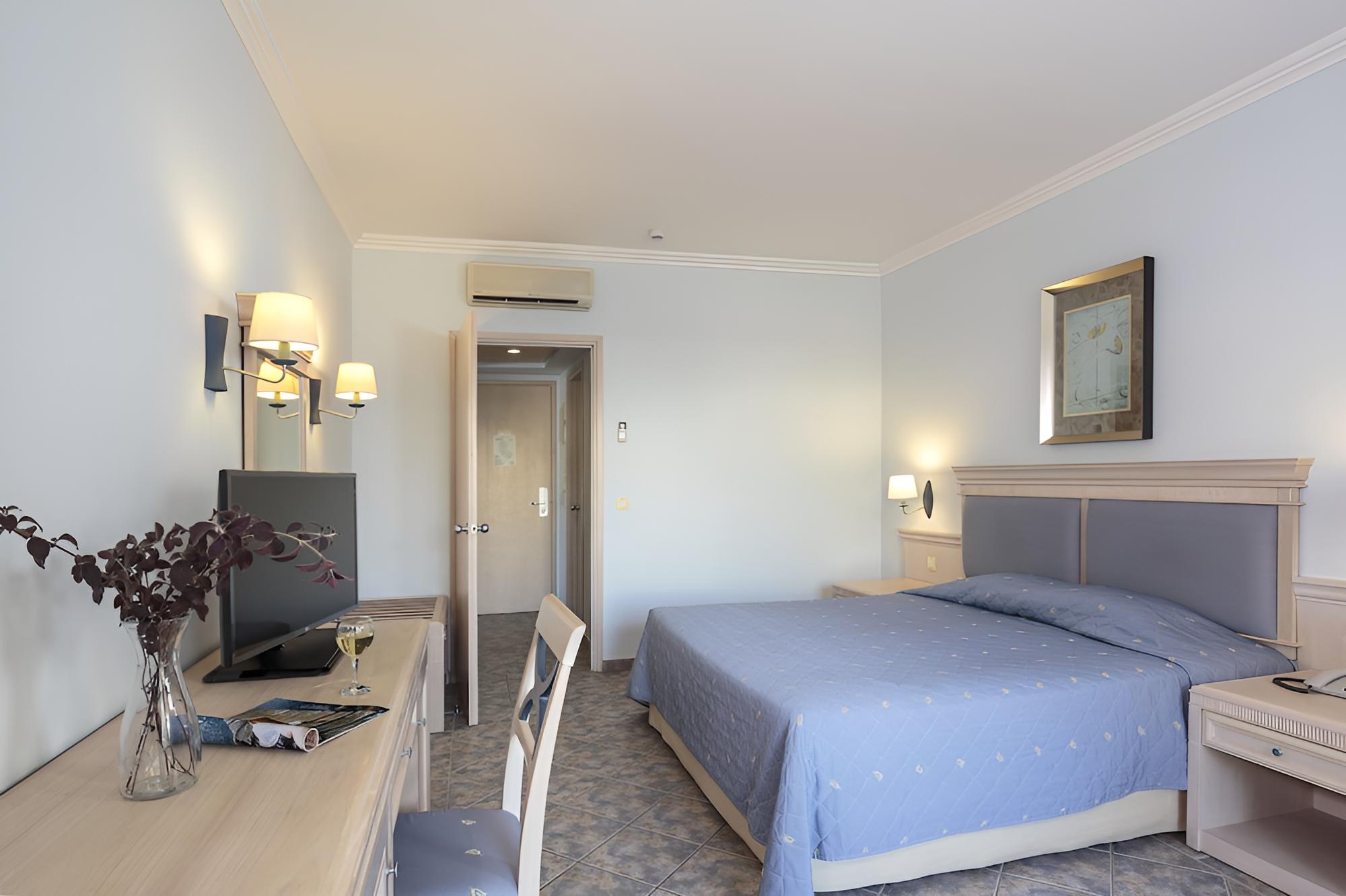 Family Suite, 2 Bedrooms, Garden View photo 3