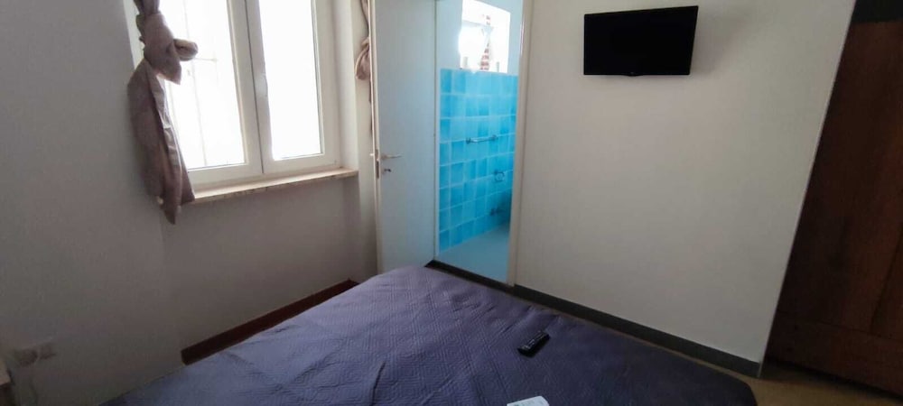 Basic Room, 1 Queen Bed, Non Smoking, Garden View photo 3