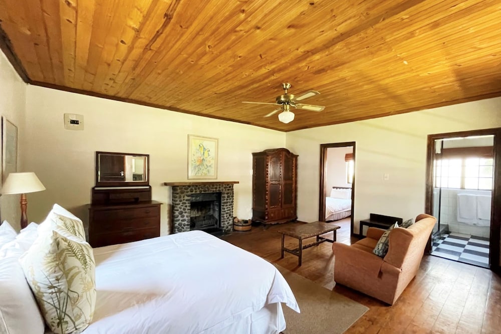 Suite, Double and 2 Single Beds photo 1