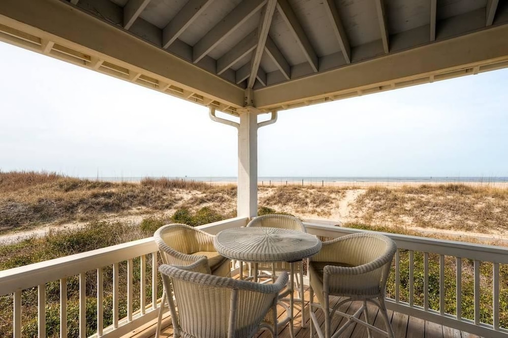 Family House, 5 Bedrooms, Ocean View, Sea Facing photo 2