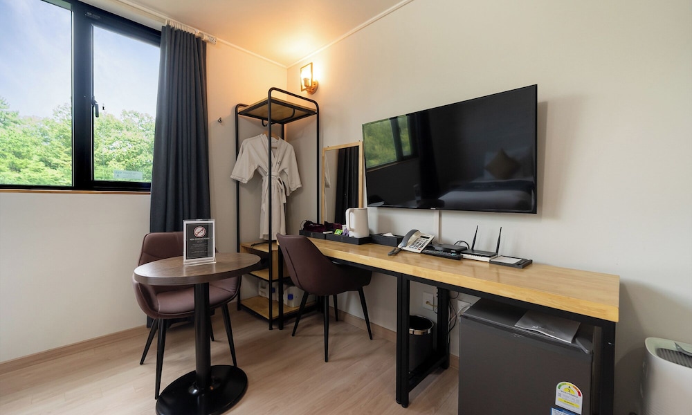 Standard Twin Room - Photo 1