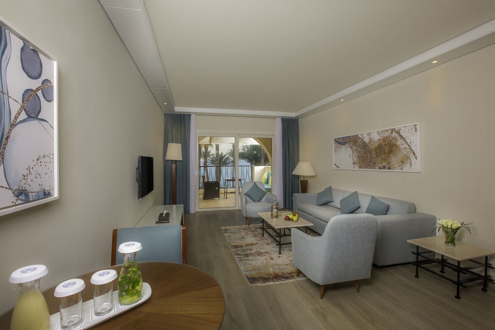 Suite, 1 Bedroom (Sea Front) - Photo 11
