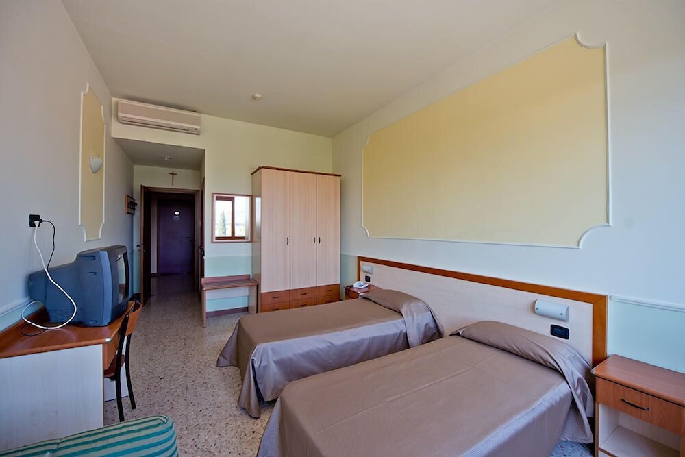 Family Room, 2 Bedrooms