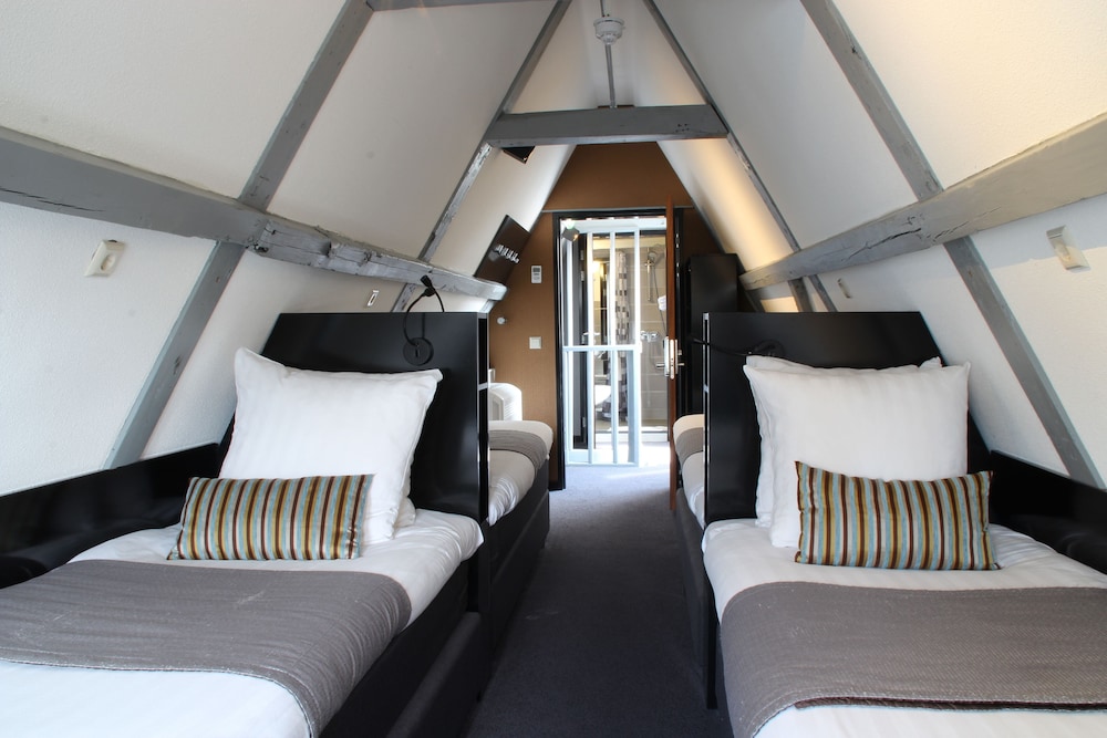 Attic Quad Room with Limited Lift Access photo 3