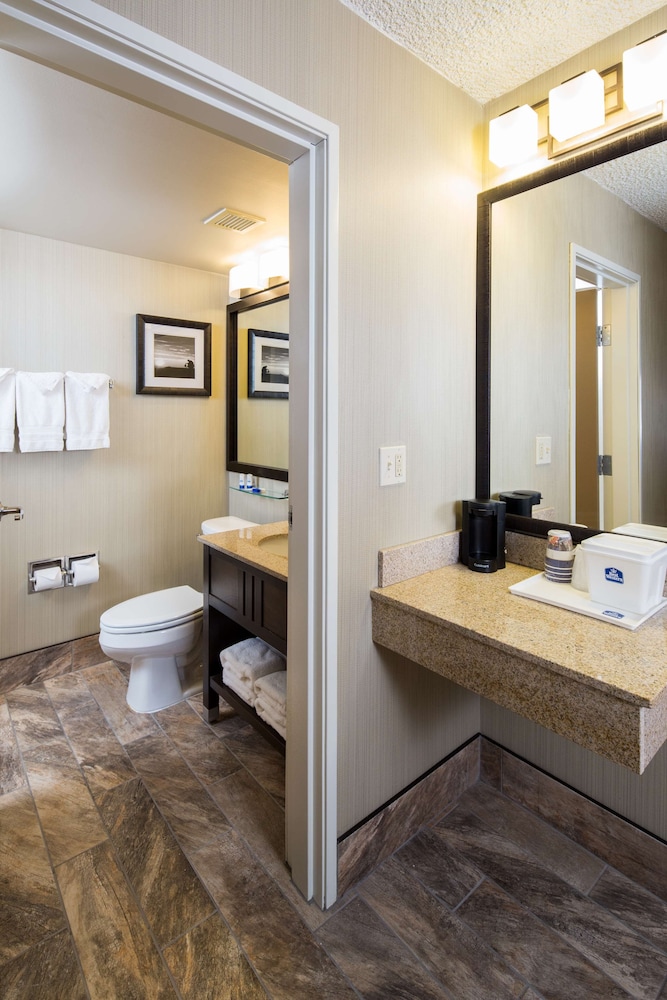 Business Room, 2 Queen Beds, Non Smoking photo 3