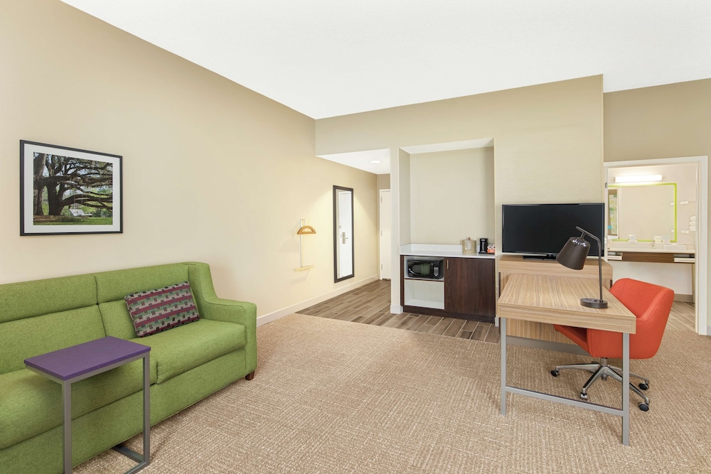 Suite, 1 King Bed, Accessible, Non Smoking - Photo 2