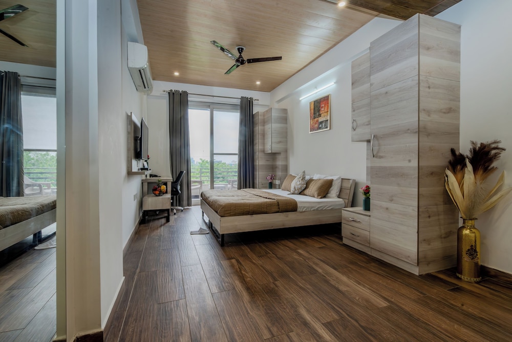 Family Room, Balcony, City View
