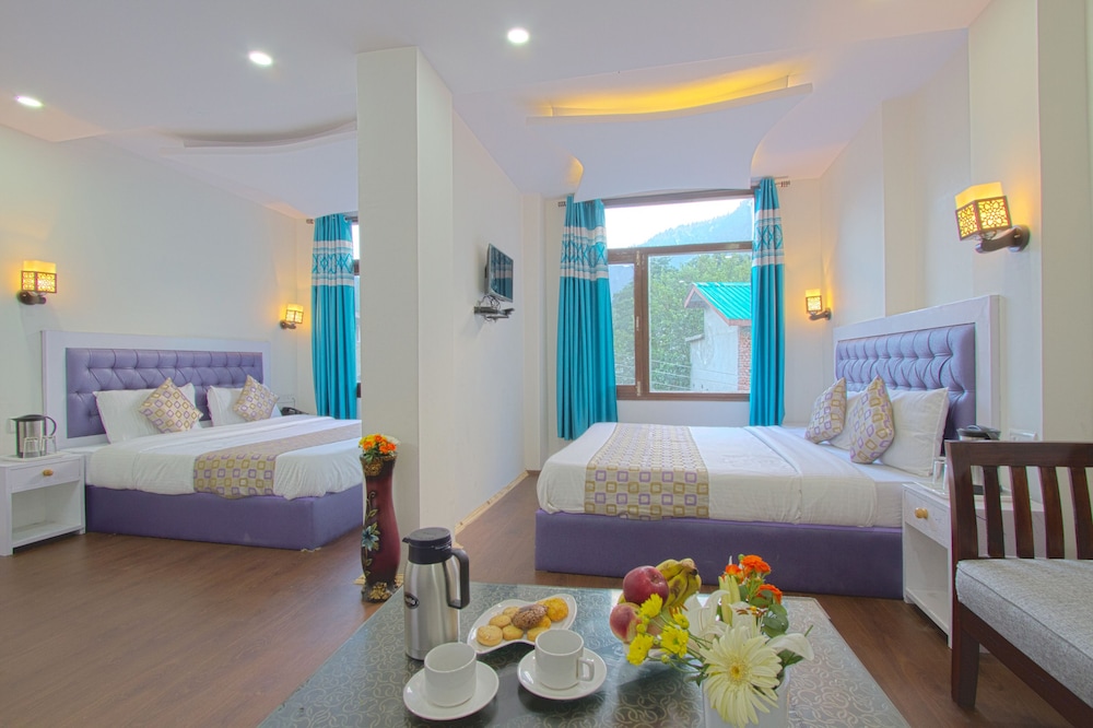 Family Suite, Multiple Beds, Smoking