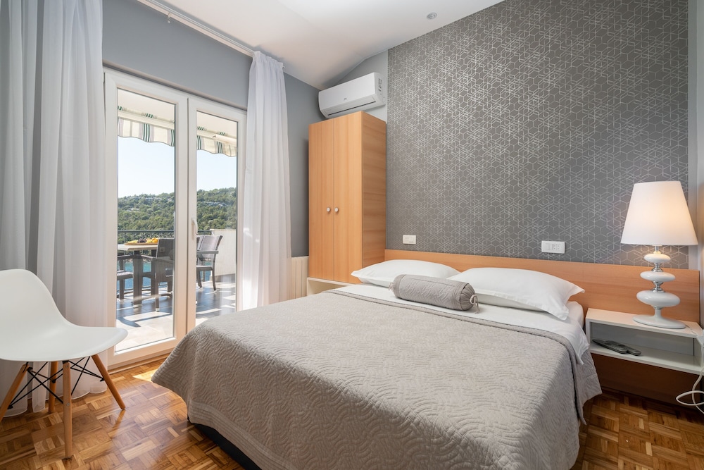 Family Villa, Multiple Bedrooms, Sea Facing (Villa Sine With Amazing Sea Panorama) photo 1