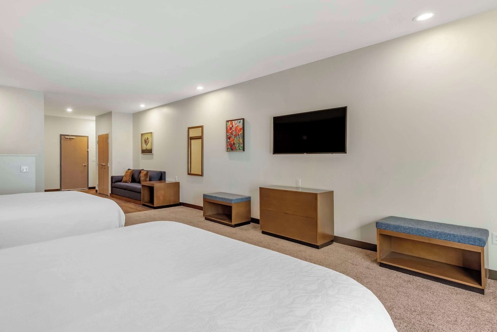 Suite, 2 Queen Beds, Non Smoking - Photo 3