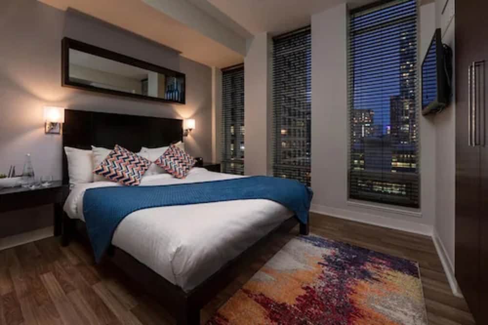 Executive View Suite - Photo 4