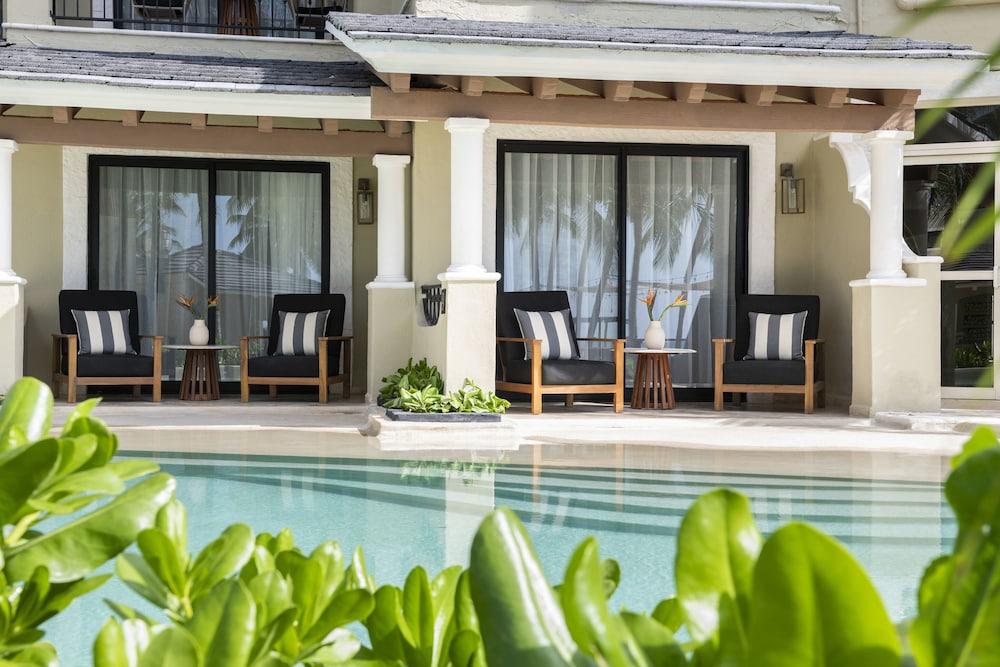 Club Level Junior Suite Tropical View Swim Out King