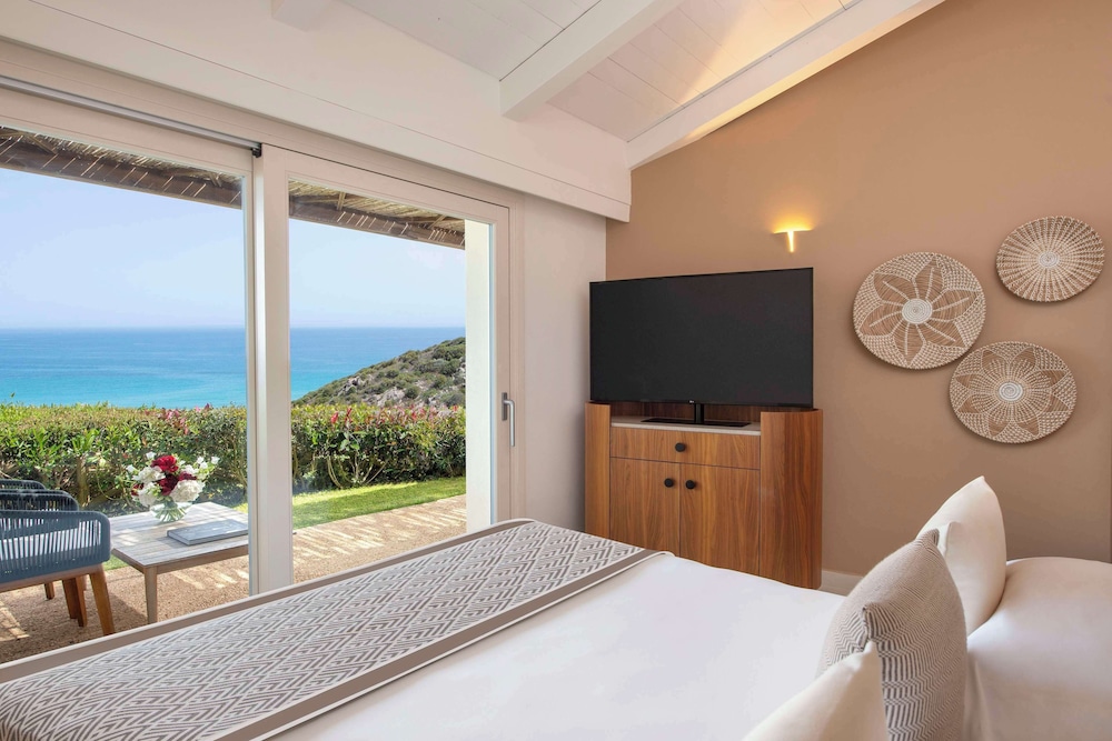 Deluxe Room, 1 King Bed, Sea View