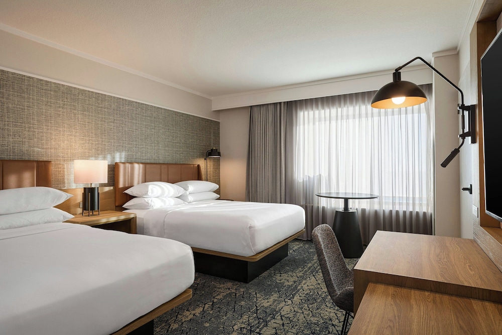 Club Suite, 2 Queen Beds - Photo 8