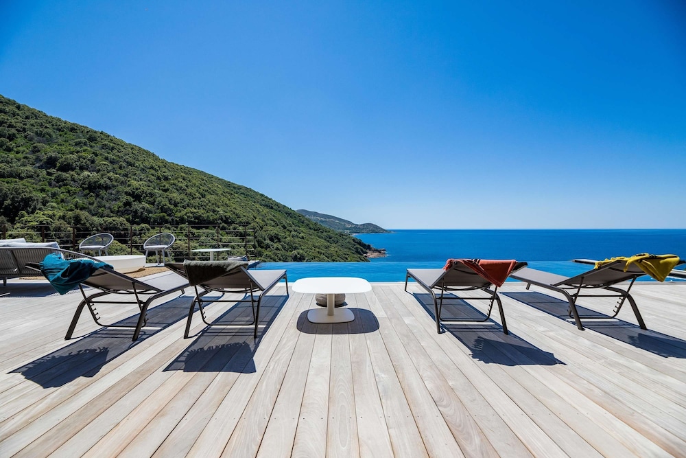 Villa photo 1