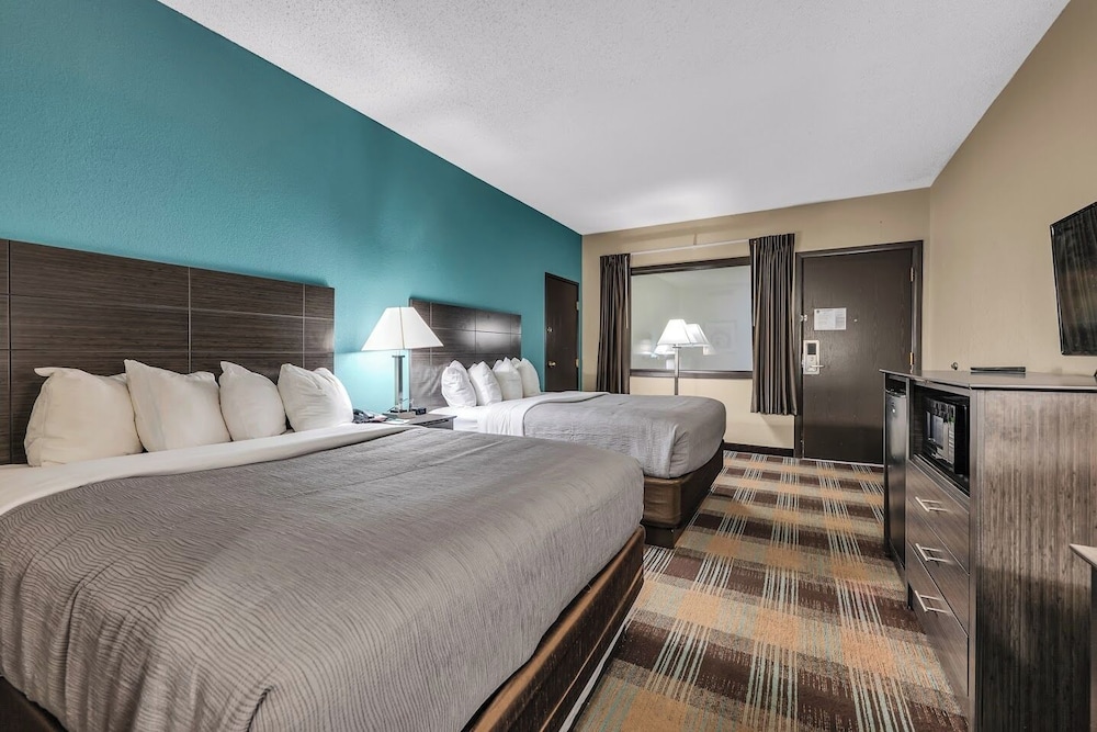 Standard Room, 2 Queen Beds, Non Smoking - Photo 7