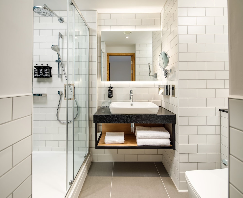 Premium Room, 1 Queen Bed - Photo 11