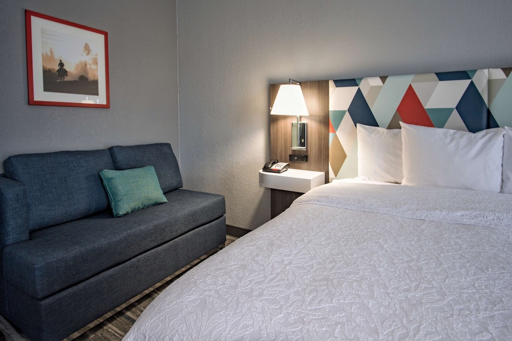 Room, 1 King Bed with chaise lounge (Study) - Photo 1