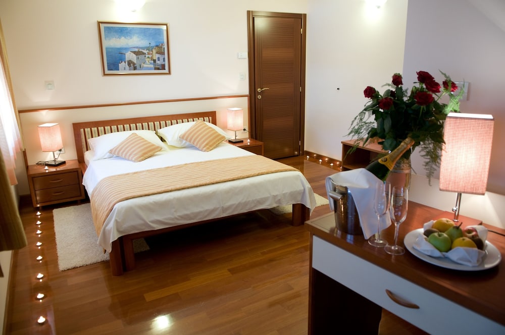 Triple Room, Balcony - Photo 2