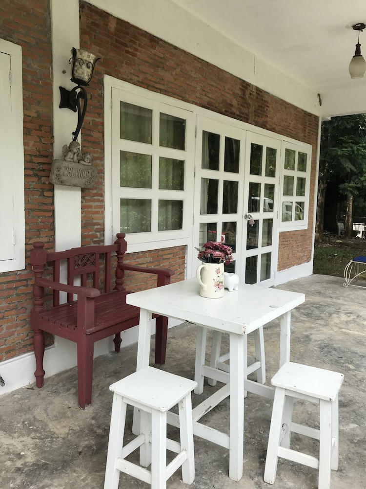House, 2 Bedrooms, Patio, Garden View photo 3